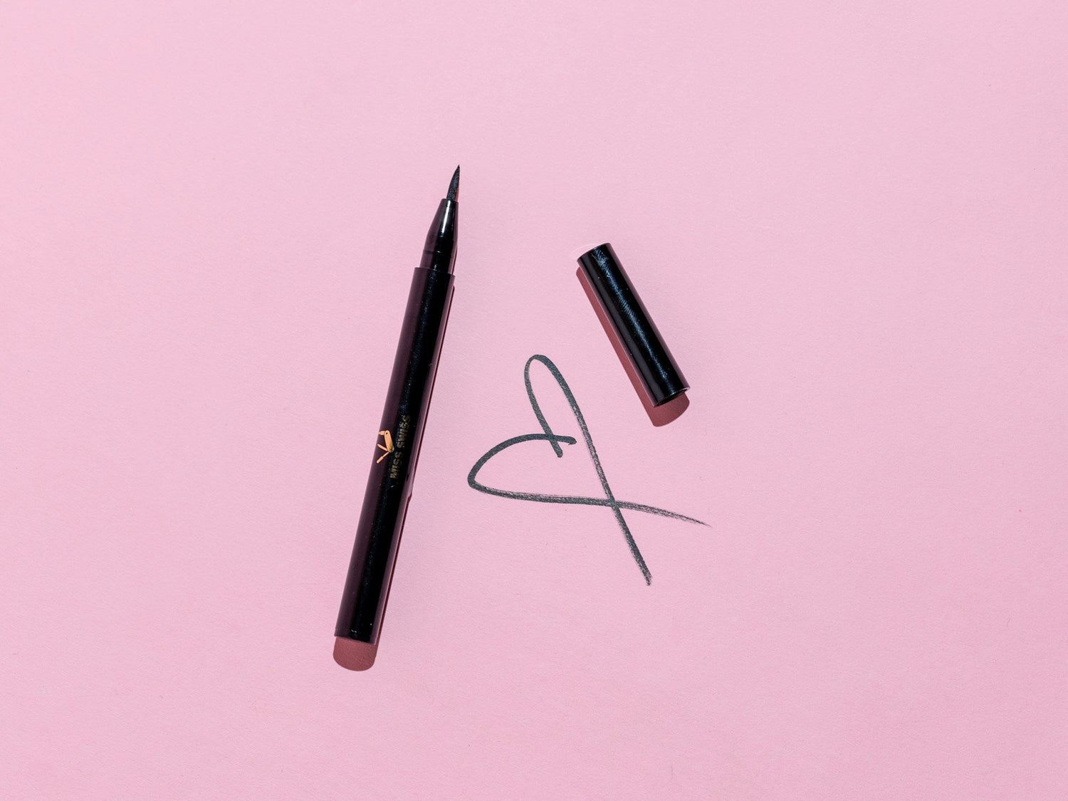 Waterproof-pencil-eyeliner-from-GlowTaleBeauty