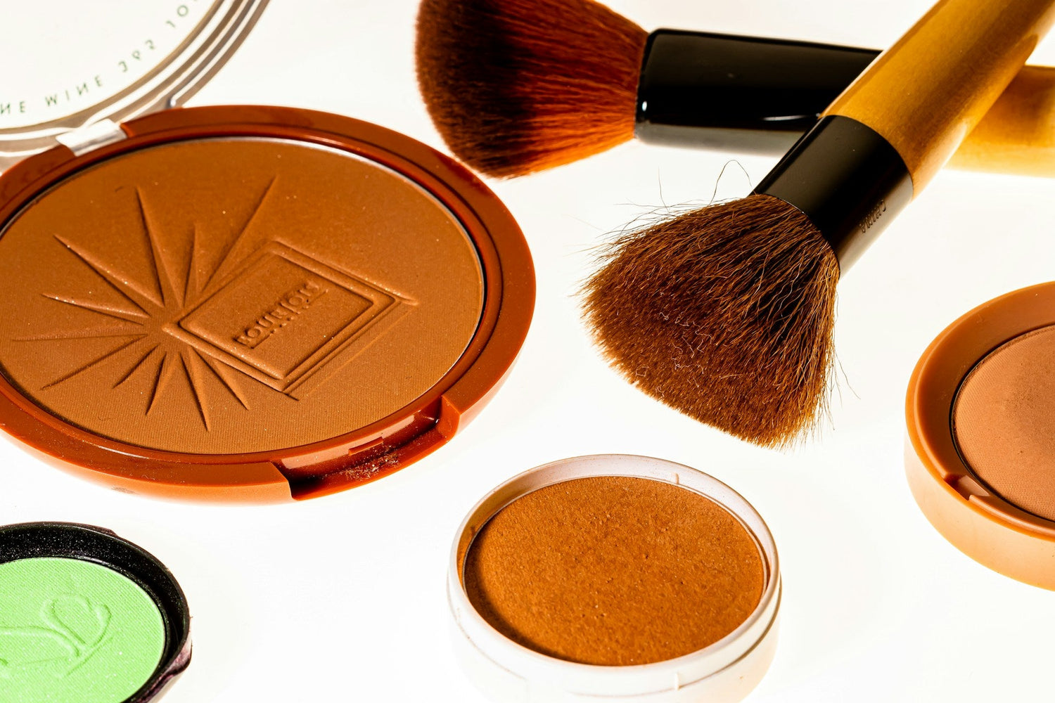Long-lasting-cream-bronzer-suitable-for-all-skin-tones