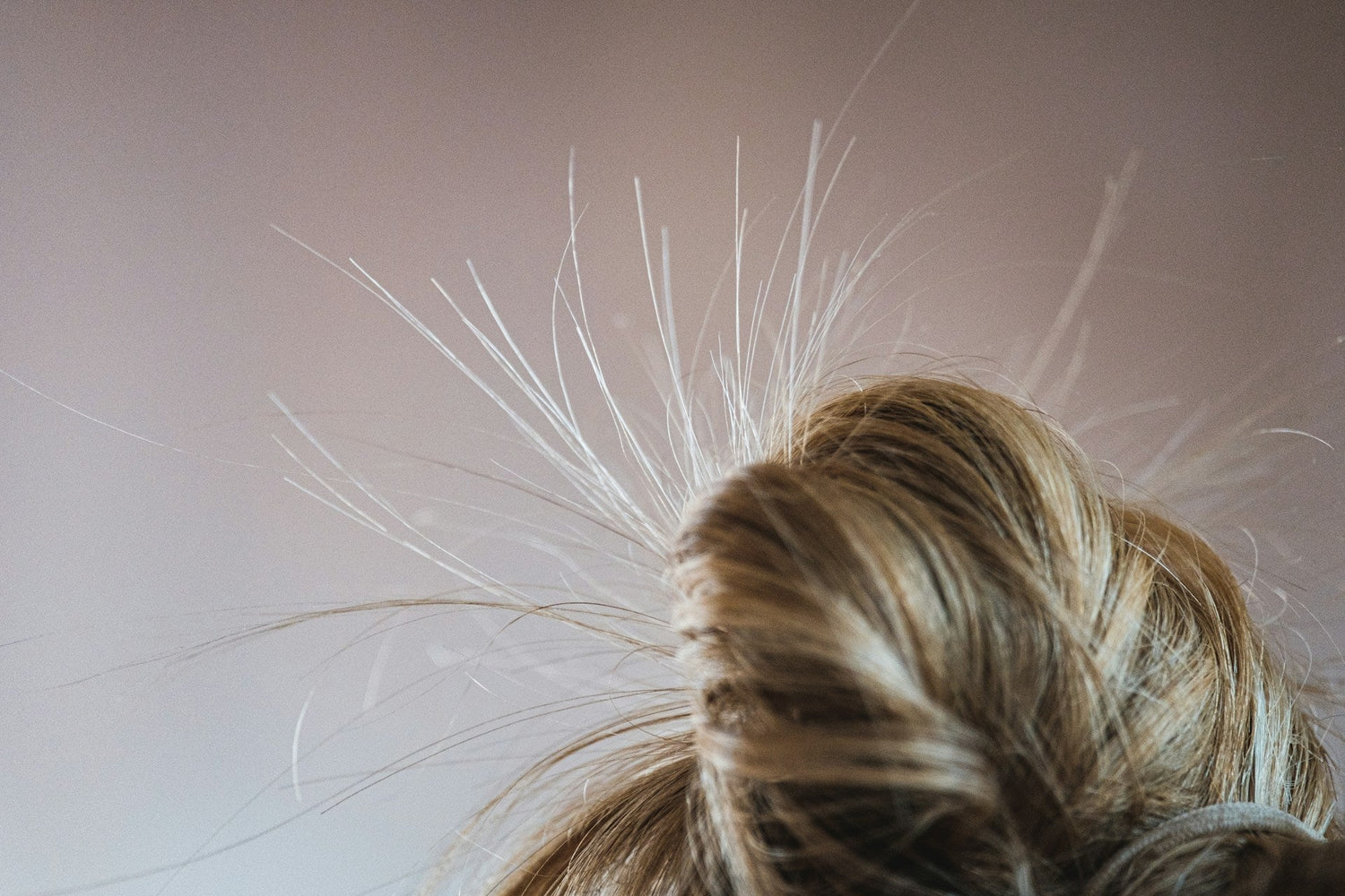 GlowTaleBeauty-hair-spray-for-all-hair-types