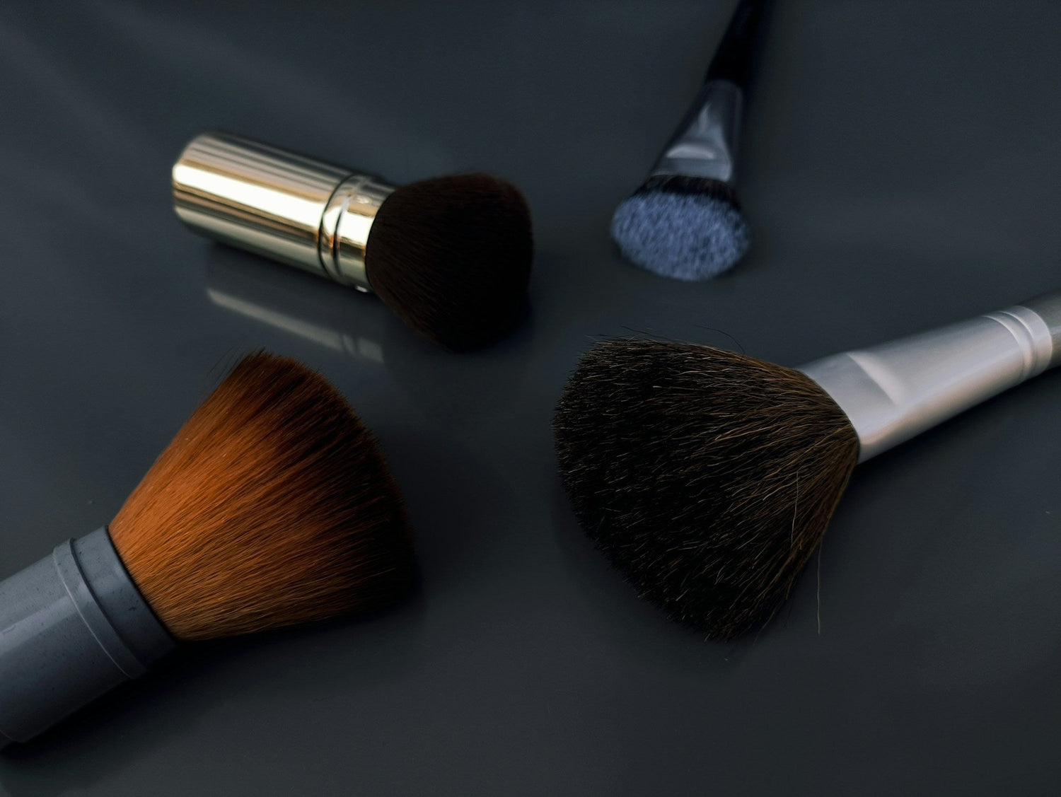 Professional-blending-brush-for-seamless-makeup-finish