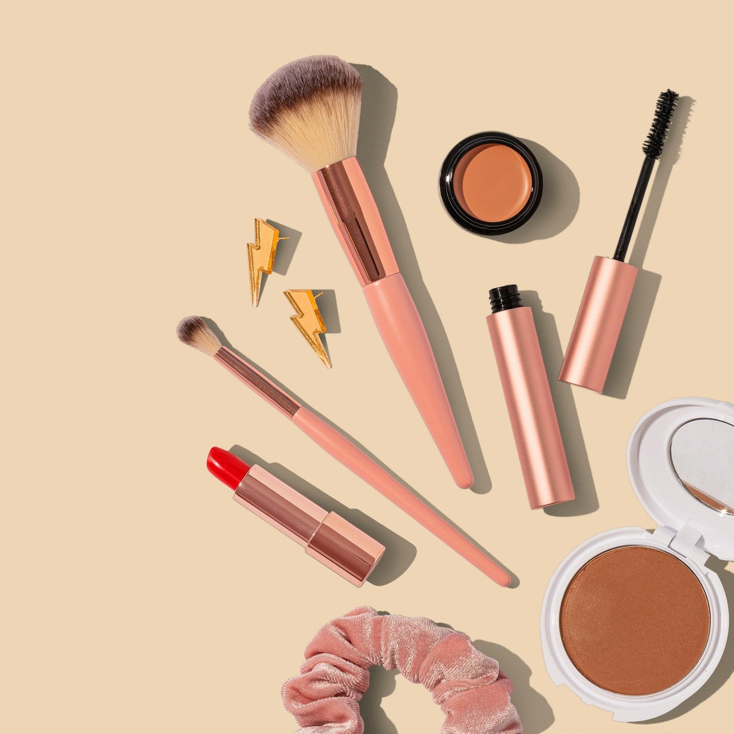 Complete-makeup-set-for-flawless-beauty-looks–GlowTaleBeauty
